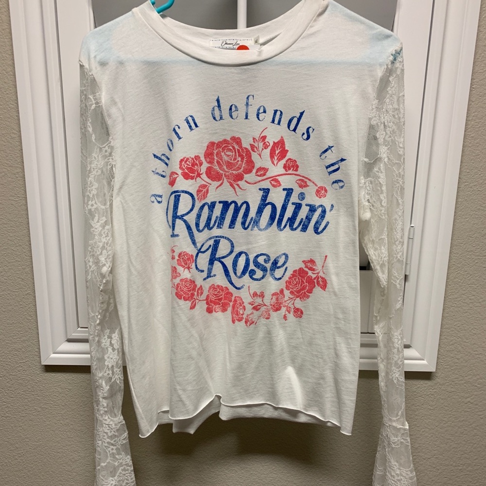 Women’s long sleeve lace graphic tee